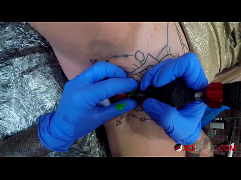 ❤️ Sully Savage-k izugarri tatuatu zuen klitorian tatuaje bat egin zuen Azal bideoa gurean eu.battlepass-bonuse.ru ❌️